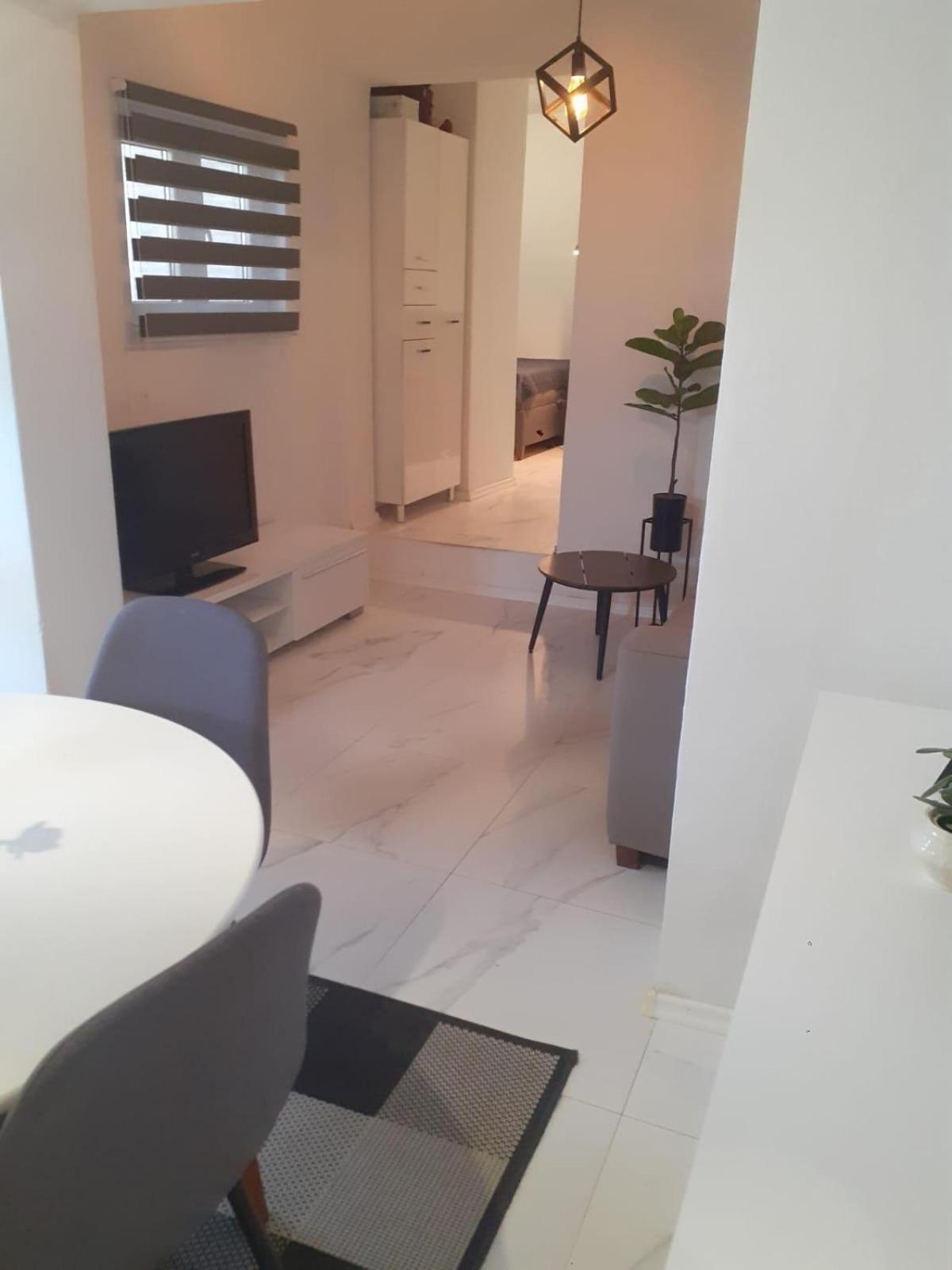 Apartments By The Sea Brist, Makarska - 11039 Екстер'єр фото